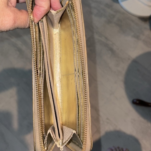 Michael Kors  wallet  long wallet  zippy wallet  leather  gold metallic monogram - Picture 16 of 17